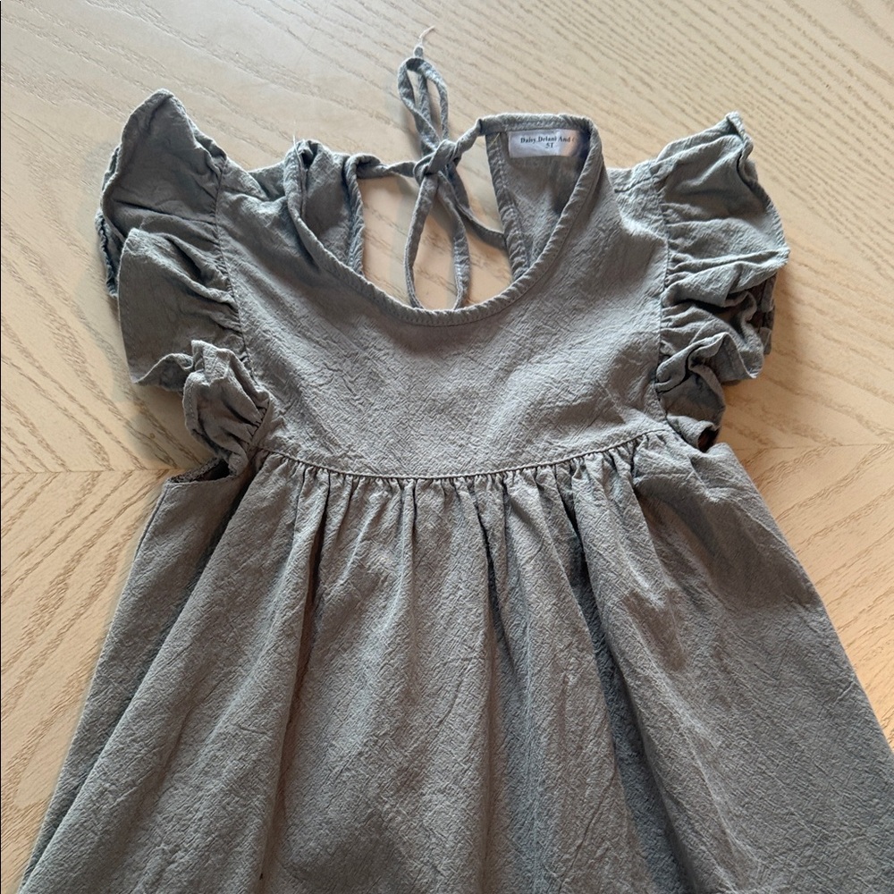 Girls Ruffle-Sleeve Cotton Dress in Taupe π - Picture 3 of 6